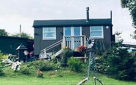 1 Bedroom Cabin Sleeps 2 Private Garden Wifi
